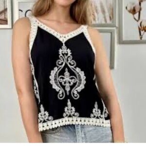1098.Cute Embroidered Black and White Embroidered cotton blend Top